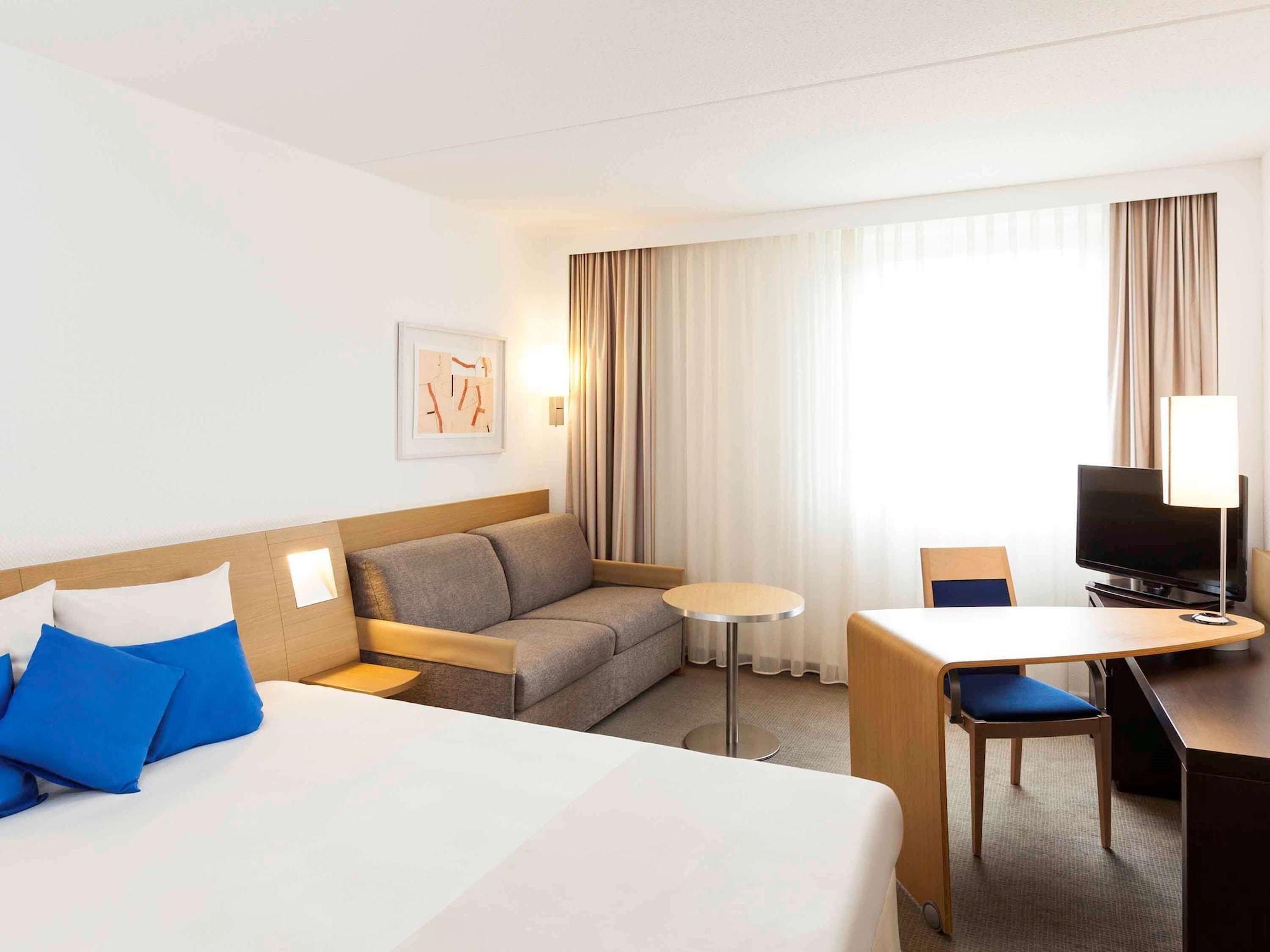 Novotel Nord Autoroute Du Soleil 4*