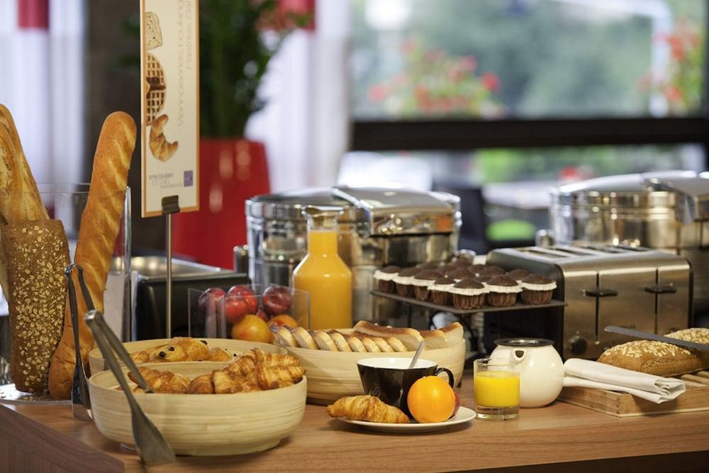 Hotel Novotel Nord Autoroute Du Soleil 4*