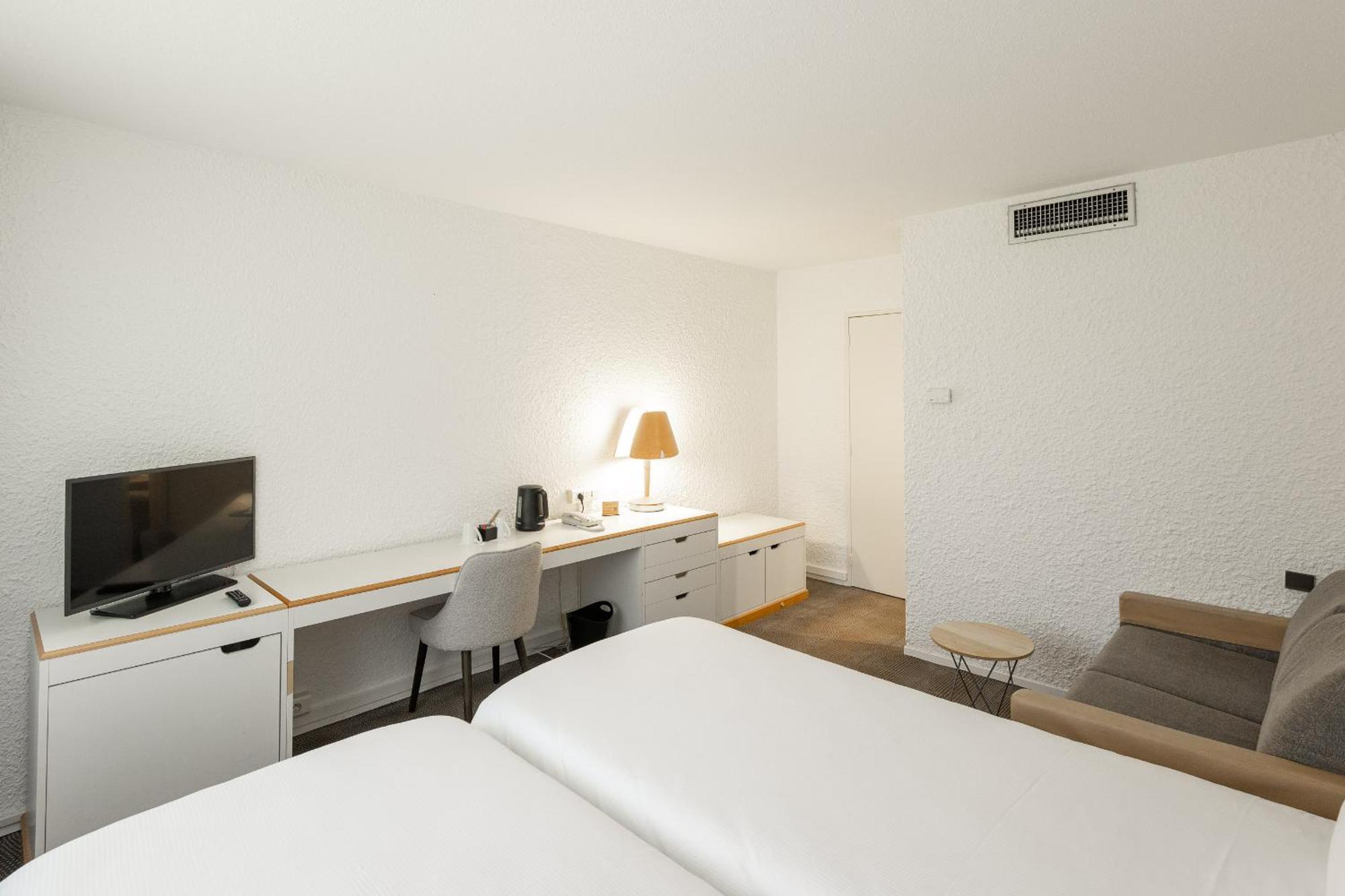 Hotel Novotel Nord Autoroute Du Soleil