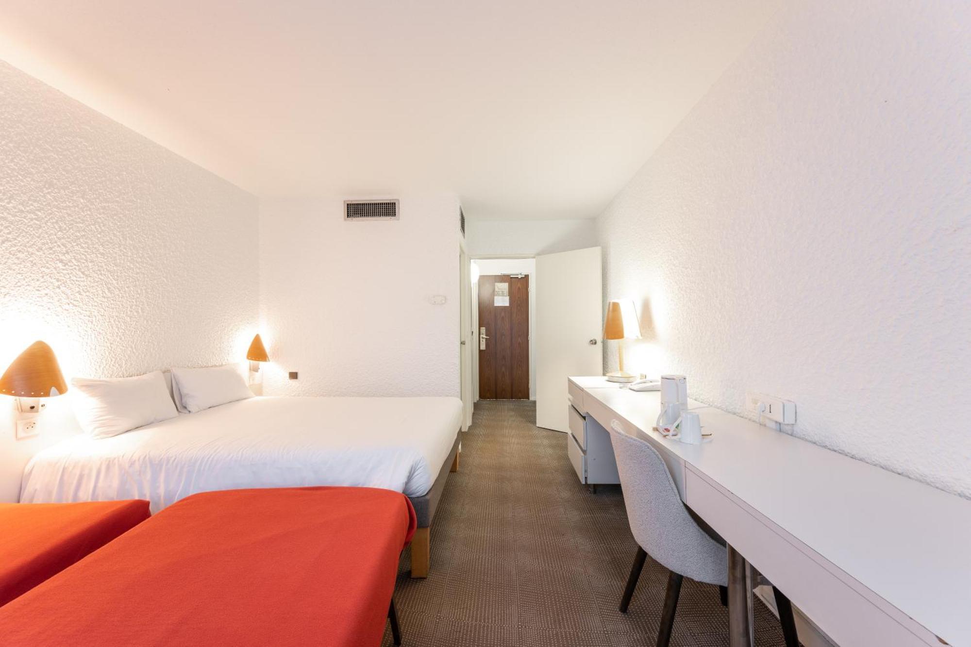Novotel Nord Autoroute Du Soleil Hotel