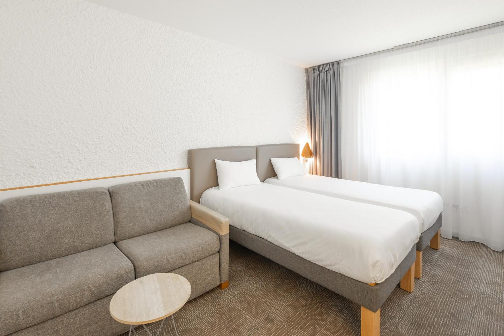 Hotel Novotel Nord Autoroute Du Soleil