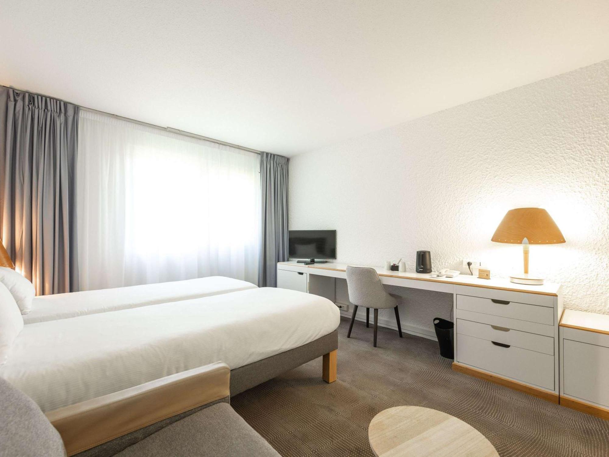 Hotel Novotel Nord Autoroute Du Soleil
