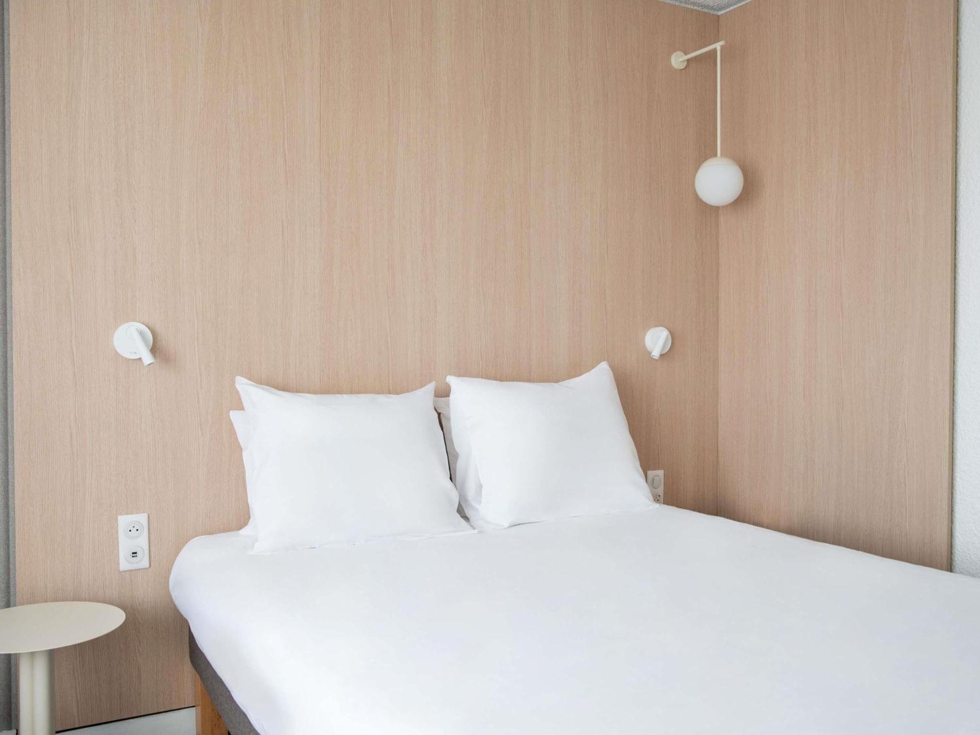 Novotel Nord Autoroute Du Soleil Hotel 4*