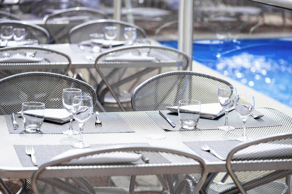 Novotel Nord Autoroute Du Soleil Hotel 4*
