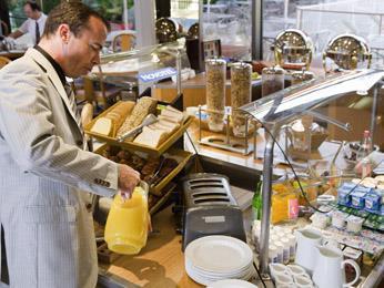 Novotel Nord - Porte De Bourgogne Hotel 4*