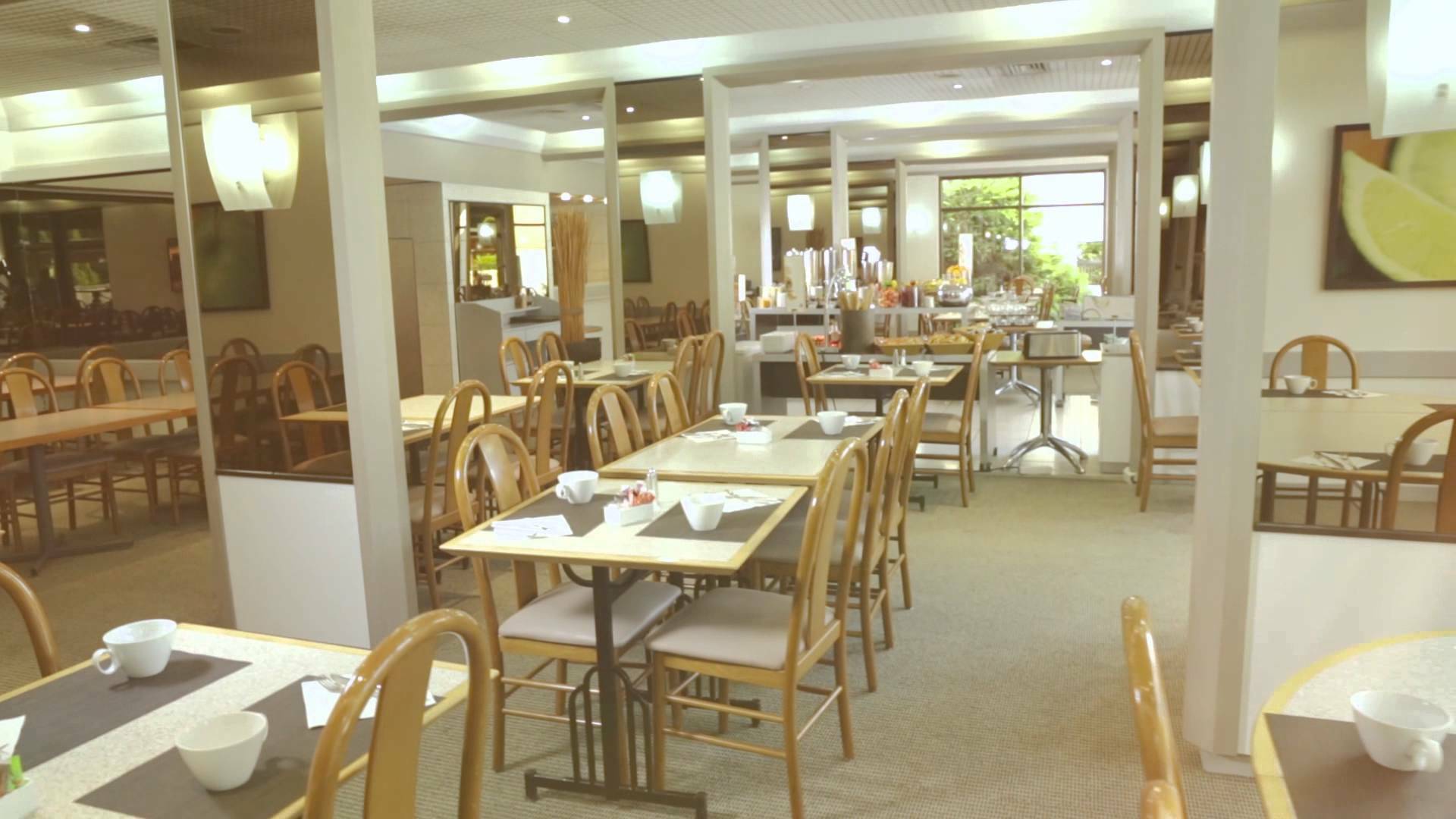 Novotel Nord Autoroute Du Soleil 4*